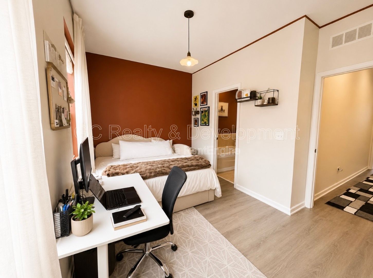 *** 3 BED 2 BATH TOWNHOUSE / LAUNDRY IN UNIT / PARKING INCLUDED *** property image