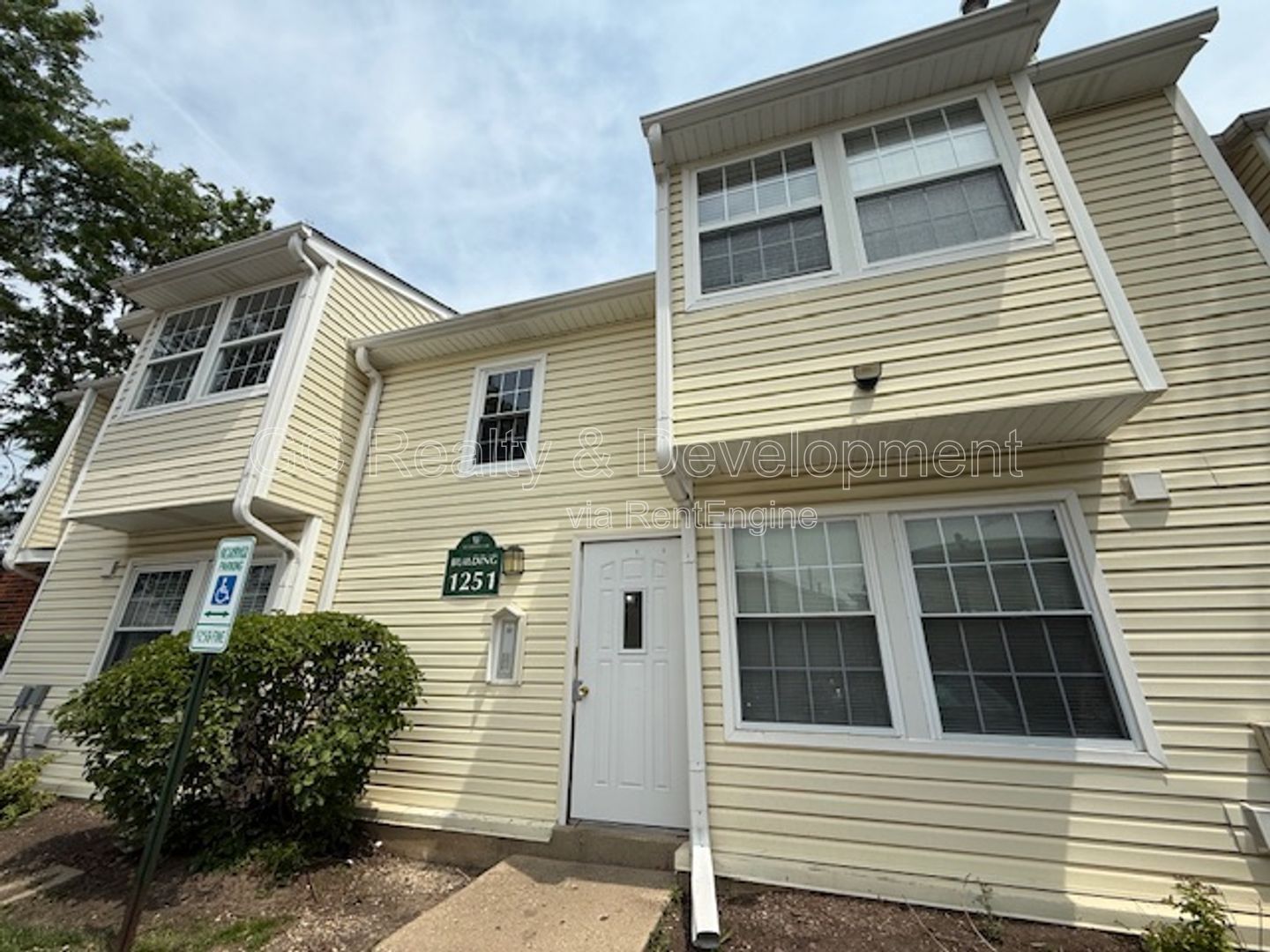 *** 1 BDRM / SS APPL INCL / LAUNDRY IN UNIT / 1 PARKING SPOT / TENANT PAYS GAS & ELECTRIC *** property image