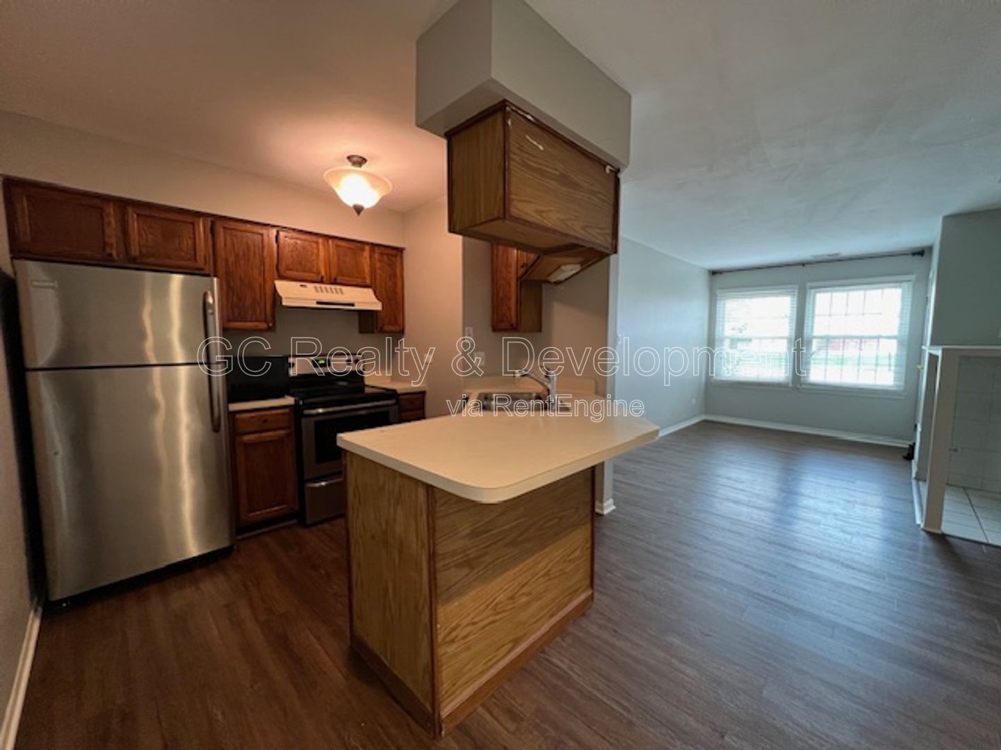 *** 1 BDRM / SS APPL INCL / LAUNDRY IN UNIT / 1 PARKING SPOT / TENANT PAYS GAS & ELECTRIC *** property image