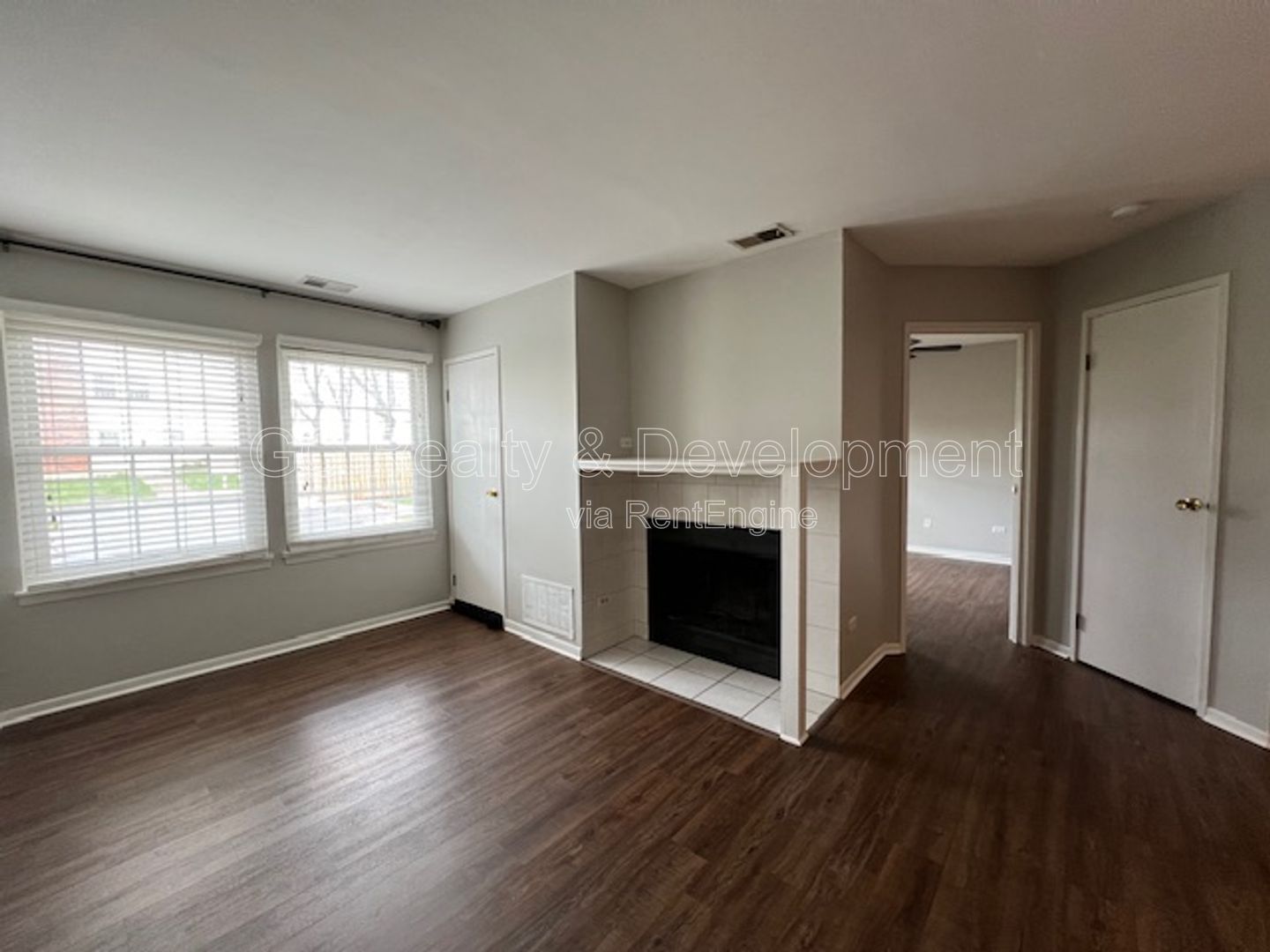 *** 1 BDRM / SS APPL INCL / LAUNDRY IN UNIT / 1 PARKING SPOT / TENANT PAYS GAS & ELECTRIC *** property image