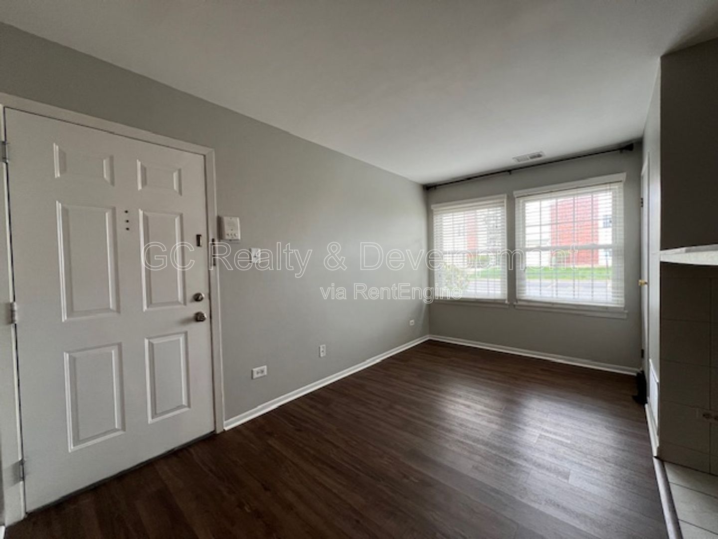 *** 1 BDRM / SS APPL INCL / LAUNDRY IN UNIT / 1 PARKING SPOT / TENANT PAYS GAS & ELECTRIC *** property image