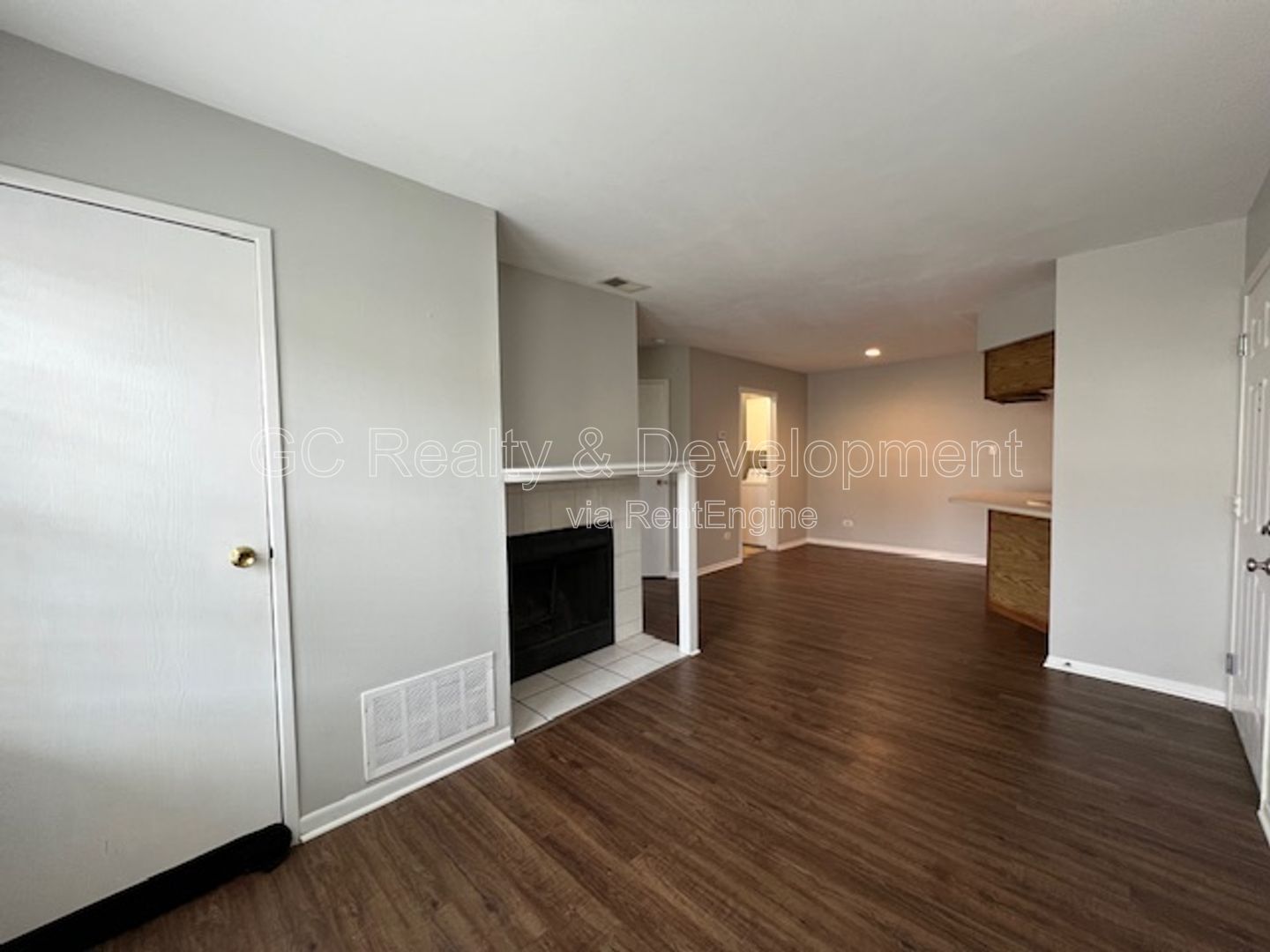 *** 1 BDRM / SS APPL INCL / LAUNDRY IN UNIT / 1 PARKING SPOT / TENANT PAYS GAS & ELECTRIC *** property image
