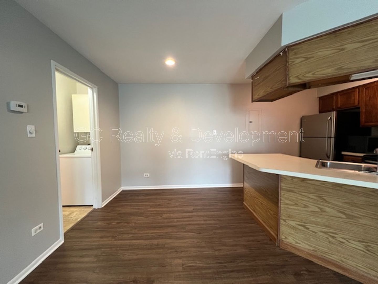 *** 1 BDRM / SS APPL INCL / LAUNDRY IN UNIT / 1 PARKING SPOT / TENANT PAYS GAS & ELECTRIC *** property image