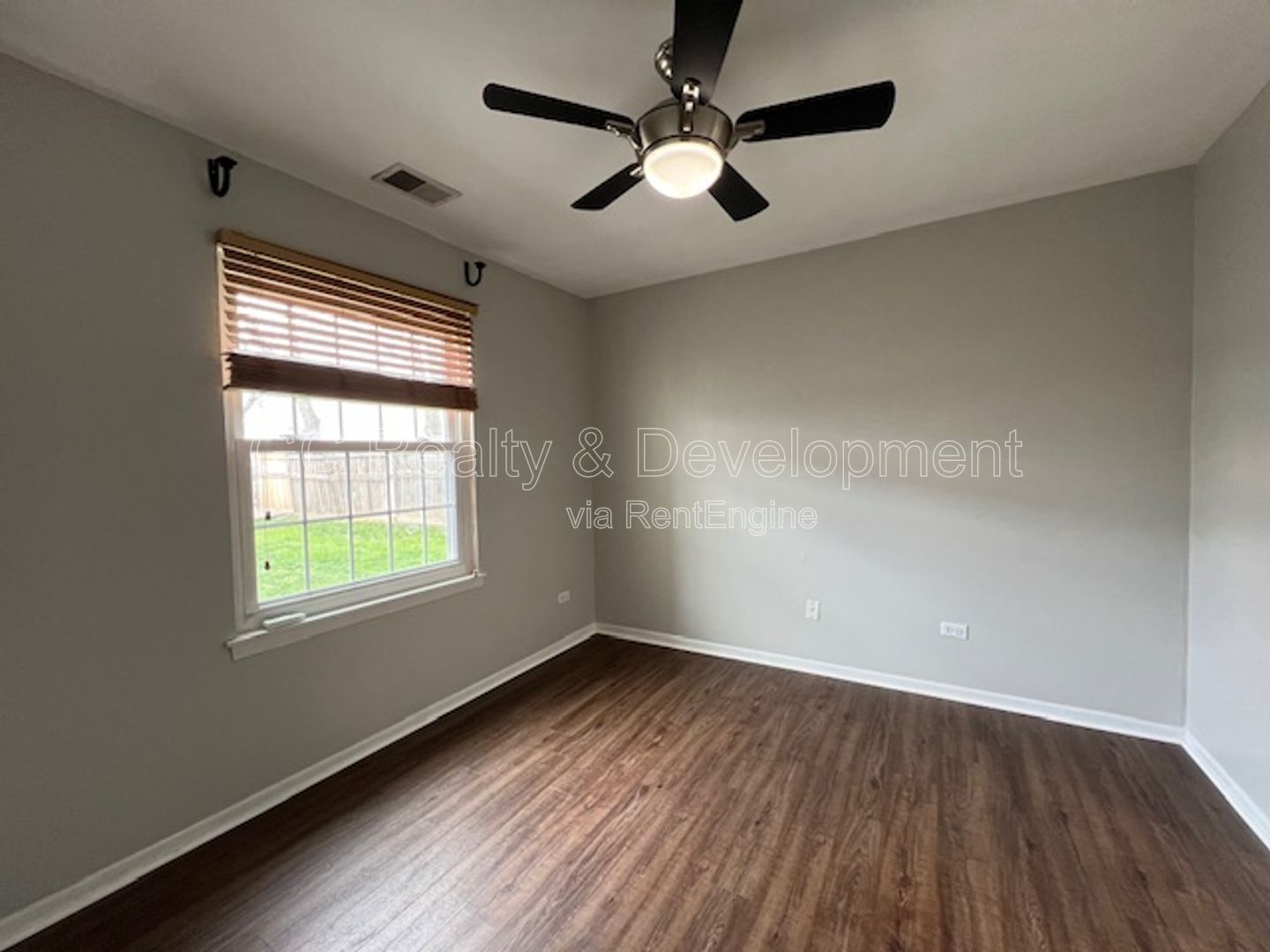 *** 1 BDRM / SS APPL INCL / LAUNDRY IN UNIT / 1 PARKING SPOT / TENANT PAYS GAS & ELECTRIC *** property image