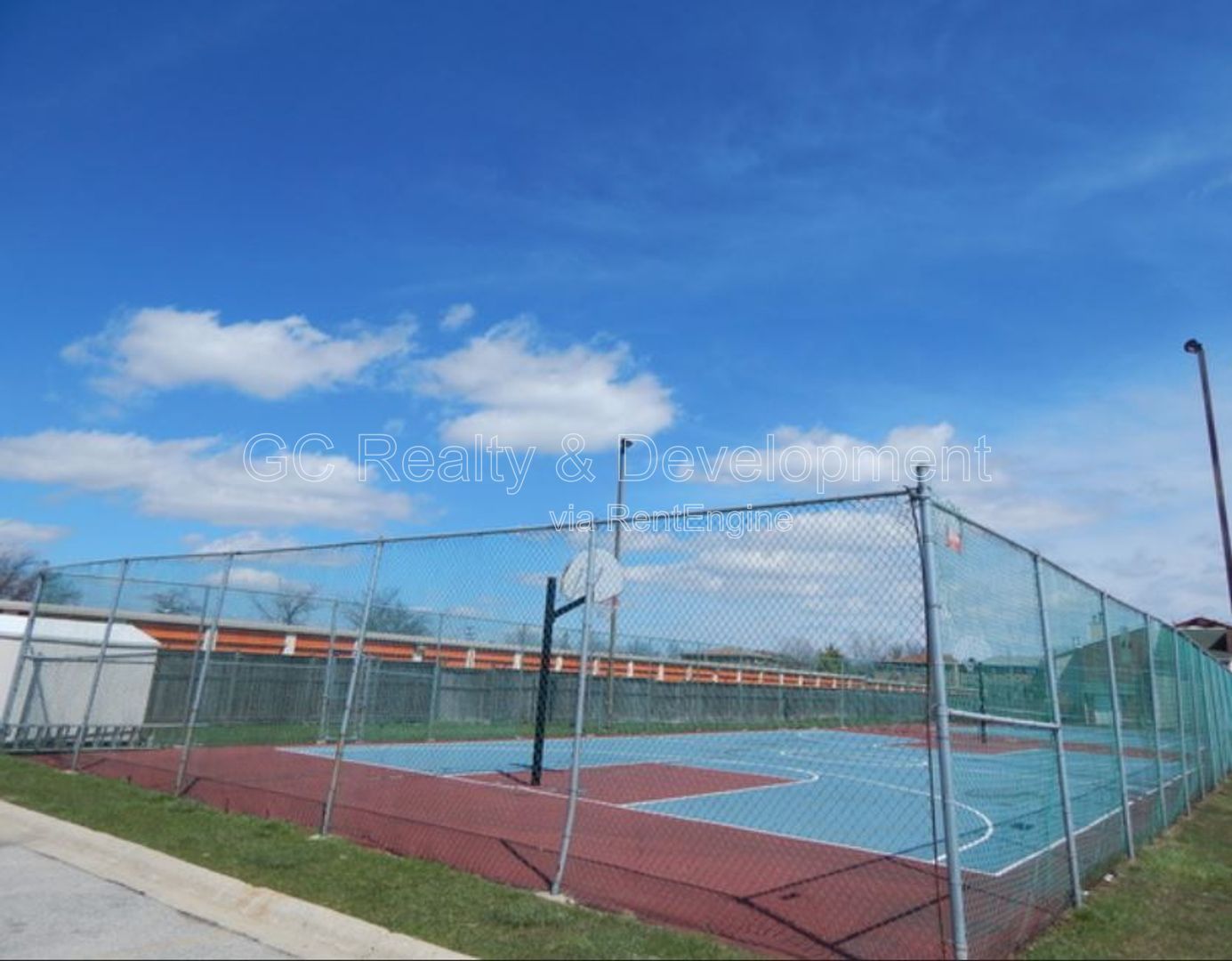 *** 1 BDRM / SS APPL INCL / LAUNDRY IN UNIT / 1 PARKING SPOT / TENANT PAYS GAS & ELECTRIC *** property image