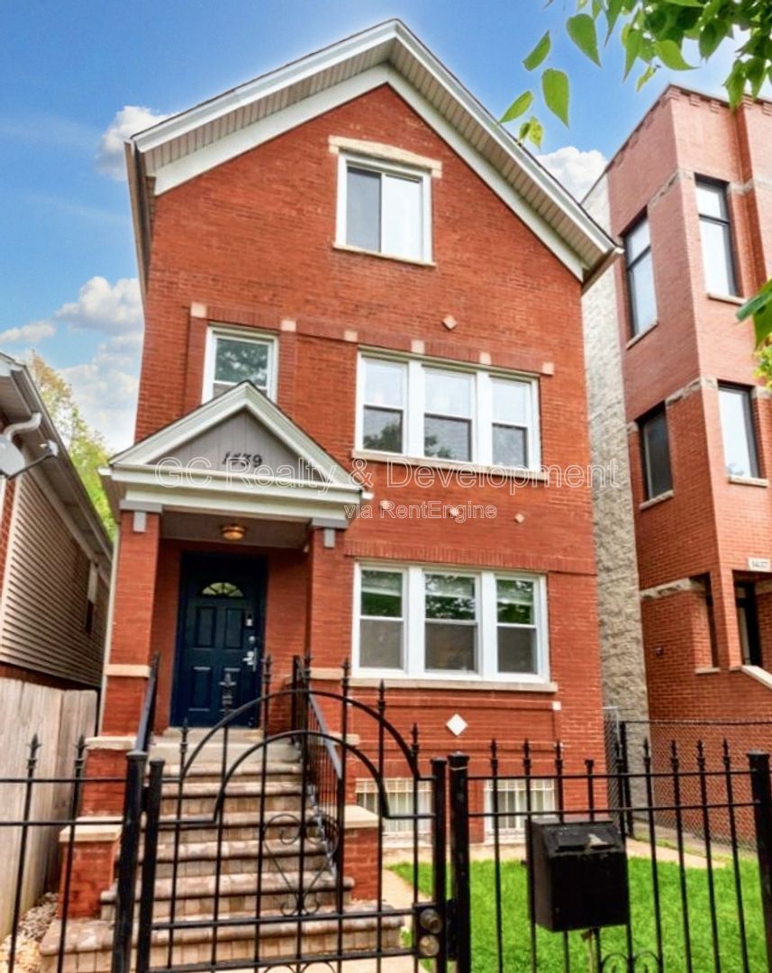 *** COMING SOON 07/15/26! / 3 BDRMS - 2 BTH / CENTRAL AIR / SS APPL / FREE LAUNDRY IN BUILDING *** property image
