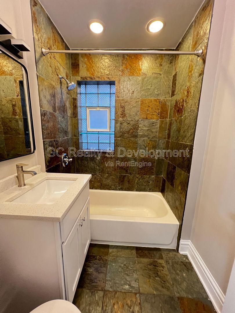 *** COMING SOON 07/15/26! / 3 BDRMS - 2 BTH / CENTRAL AIR / SS APPL / FREE LAUNDRY IN BUILDING *** property image