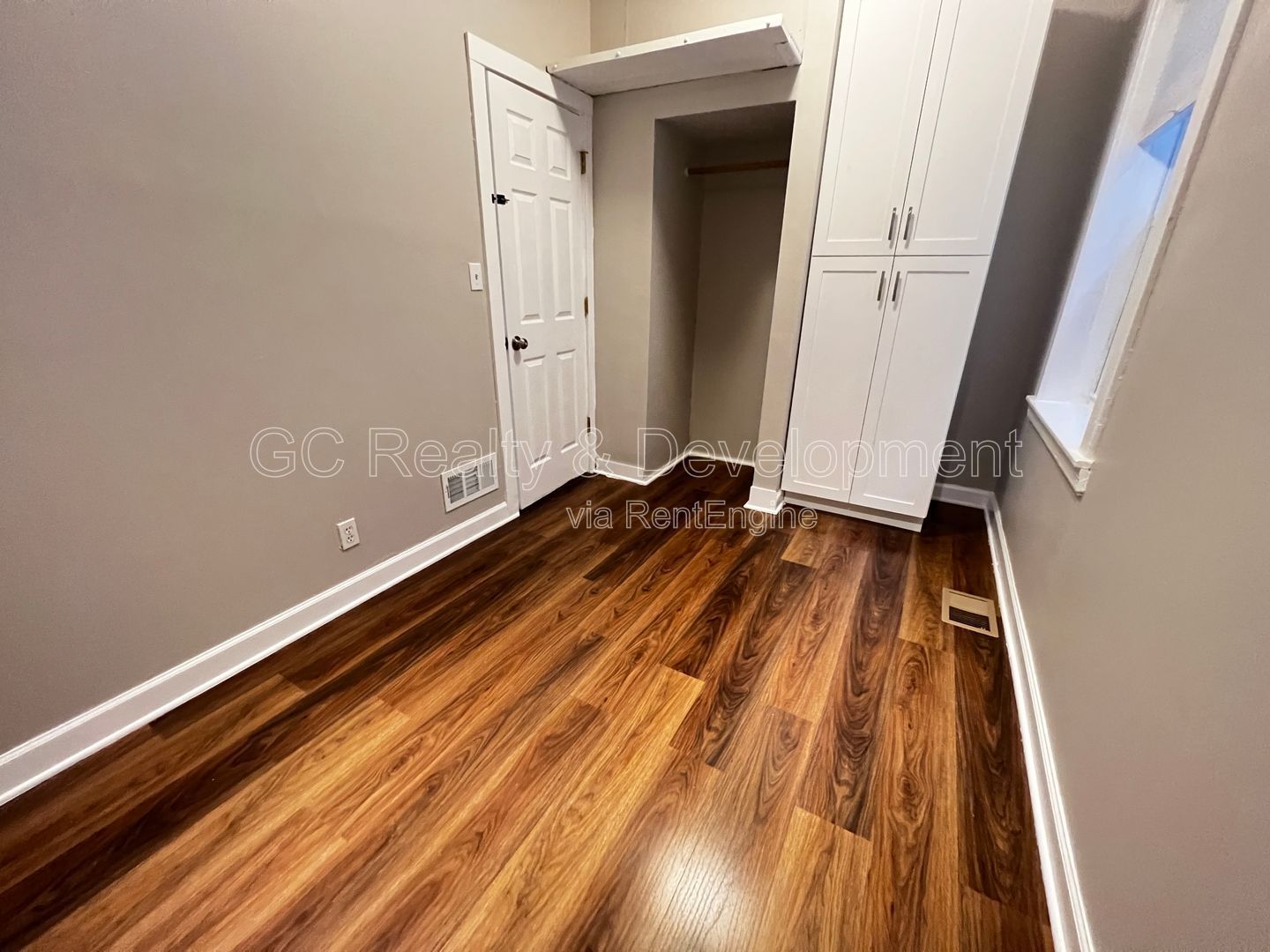 *** COMING SOON 07/15/26! / 3 BDRMS - 2 BTH / CENTRAL AIR / SS APPL / FREE LAUNDRY IN BUILDING *** property image