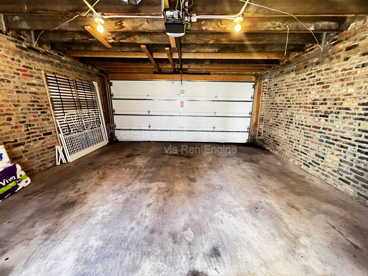 *** COMING SOON 07/15/26! / 3 BDRMS - 2 BTH / CENTRAL AIR / SS APPL / FREE LAUNDRY IN BUILDING *** property image