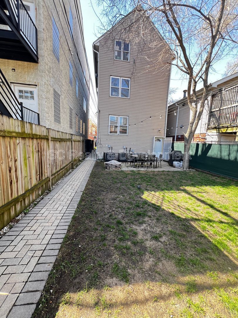 *** COMING SOON 07/15/26! / 3 BDRMS - 2 BTH / CENTRAL AIR / SS APPL / FREE LAUNDRY IN BUILDING *** property image