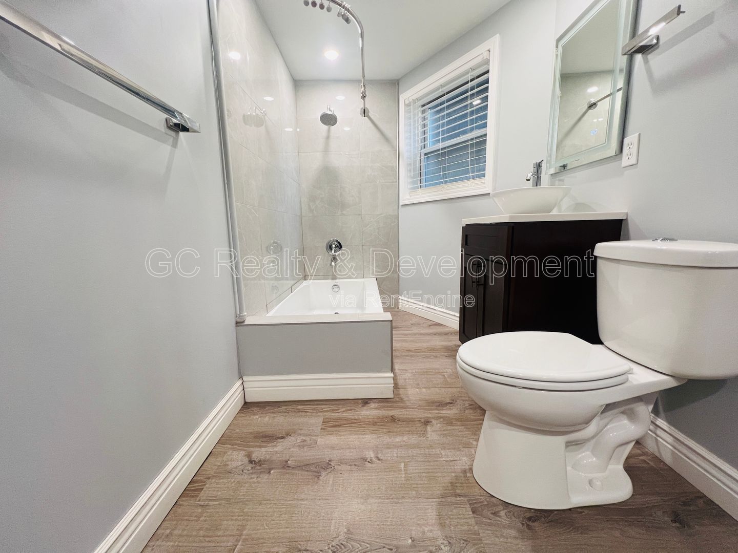***W&D IN UNIT / GARAGE PARKING AVAIL / FIN BASEMENT / PET FRIENDLY / SHOPPING & RESTAURANTS NEARBY *** property image