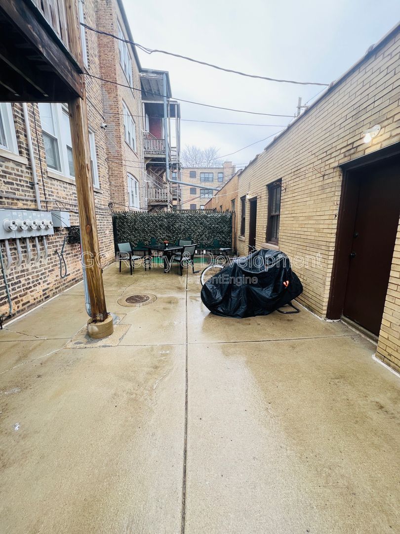 ***W&D IN UNIT / GARAGE PARKING AVAIL / FIN BASEMENT / PET FRIENDLY / SHOPPING & RESTAURANTS NEARBY *** property image