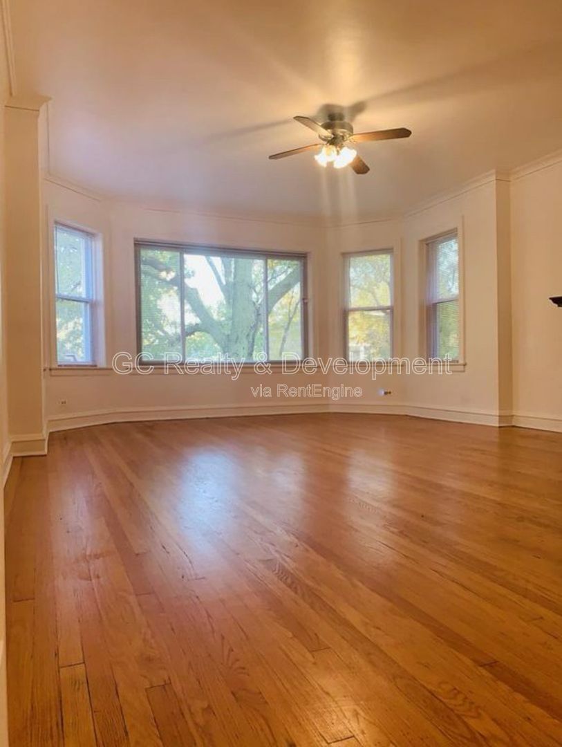 *** 3 BDRM - 1.5 BATH / IN UNIT LAUNDRY / GARAGE PARKING / PET FRIENDLY / CENTRAL AC *** property image