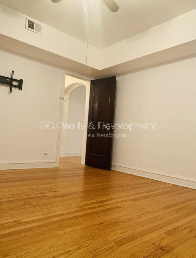 *** 3 BDRM - 1.5 BATH / IN UNIT LAUNDRY / GARAGE PARKING / PET FRIENDLY / CENTRAL AC *** property image