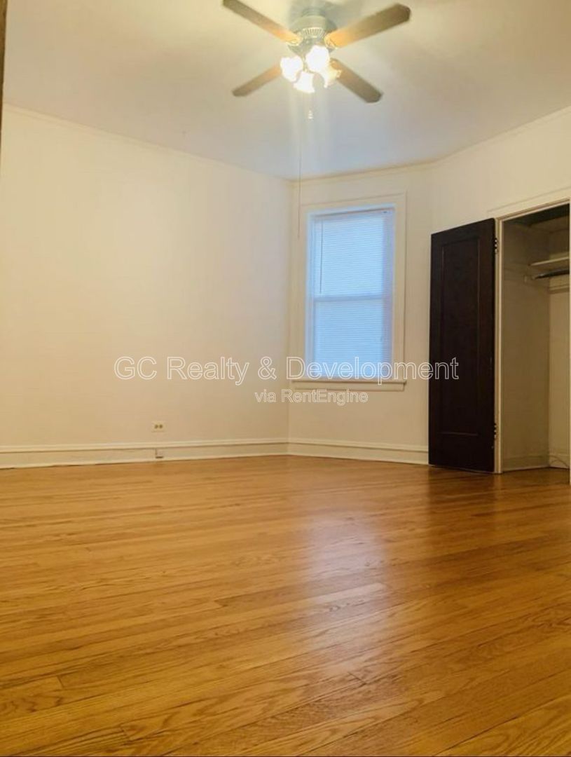 *** 3 BDRM - 1.5 BATH / IN UNIT LAUNDRY / GARAGE PARKING / PET FRIENDLY / CENTRAL AC *** property image