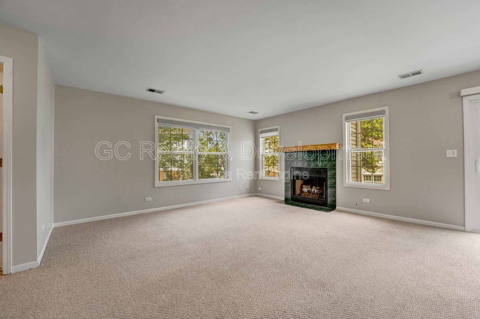*** CUL-DE-SAC TOWNHOME / ATTACHED GARAGE / TRANSIT NEARBY / W& IN UNIT *** property image