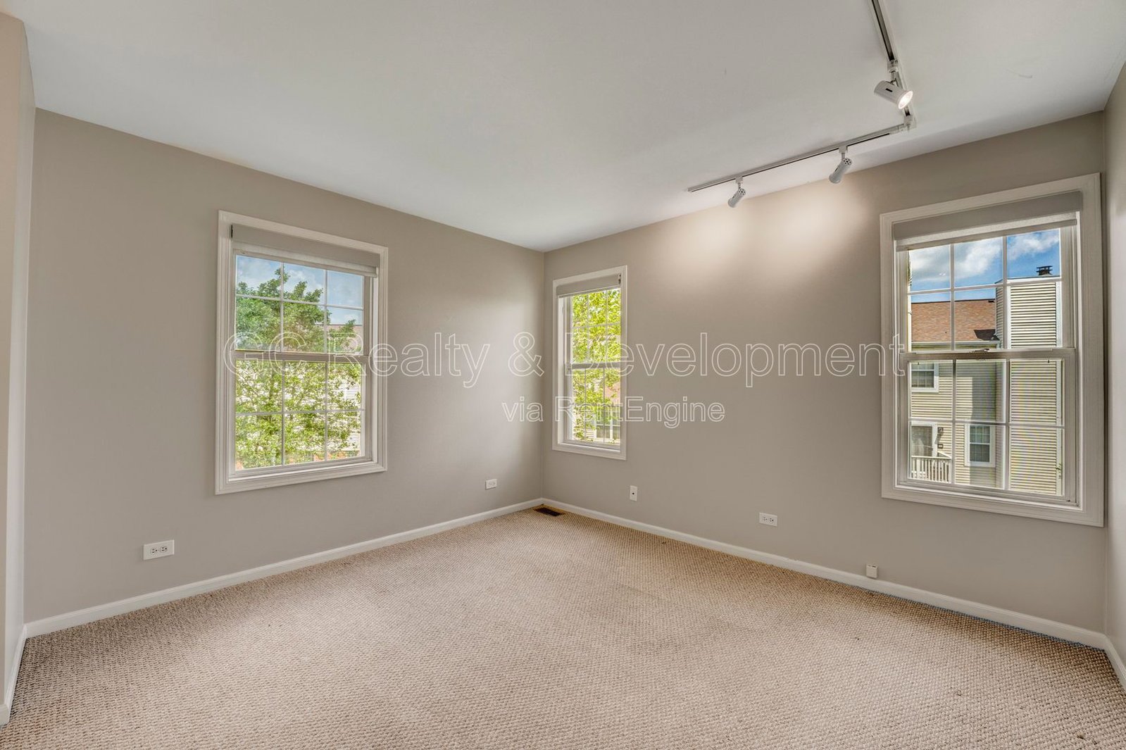 *** CUL-DE-SAC TOWNHOME / ATTACHED GARAGE / TRANSIT NEARBY / W& IN UNIT *** property image