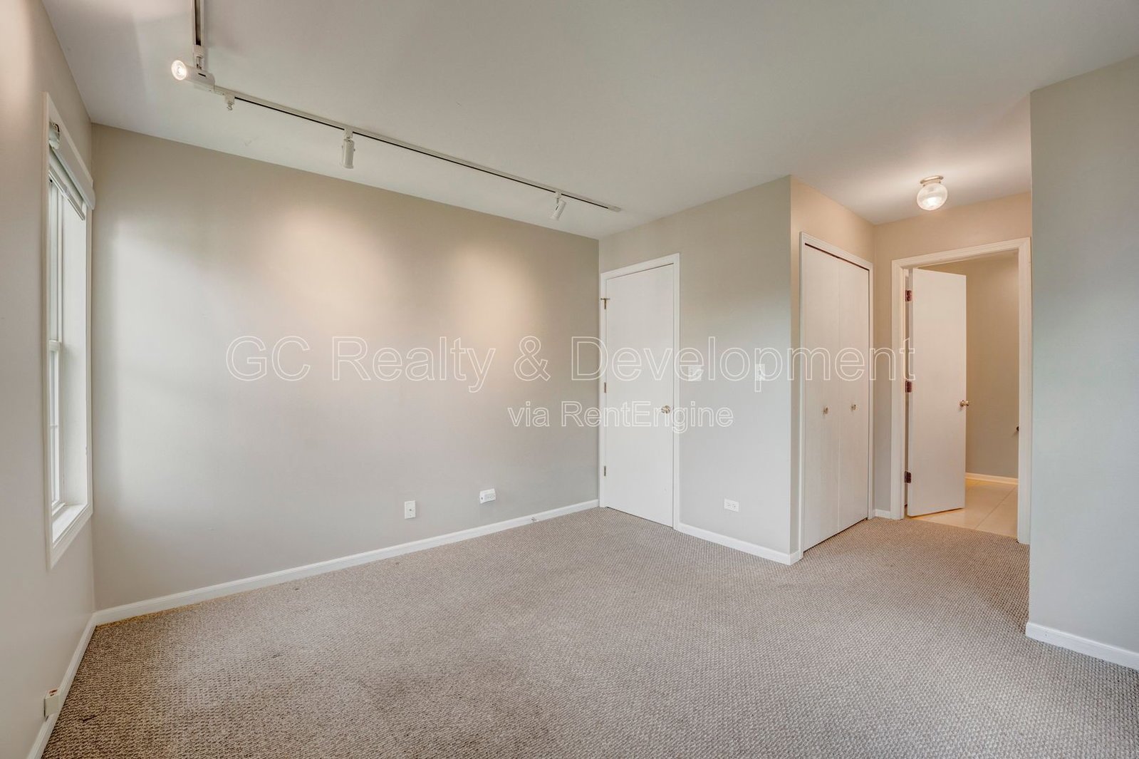 *** CUL-DE-SAC TOWNHOME / ATTACHED GARAGE / TRANSIT NEARBY / W& IN UNIT *** property image