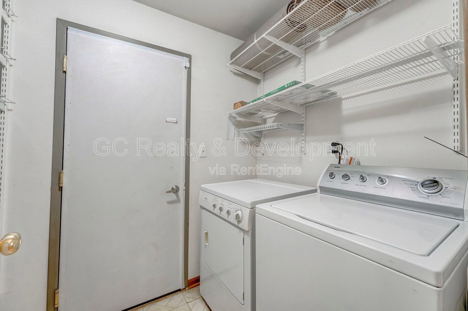 *** CUL-DE-SAC TOWNHOME / ATTACHED GARAGE / TRANSIT NEARBY / W& IN UNIT *** property image
