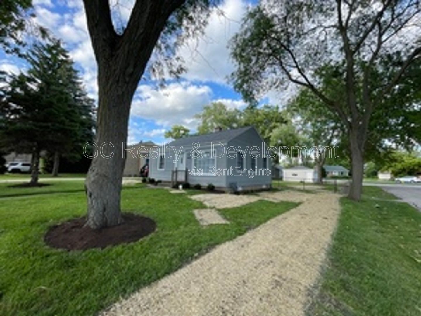 *** DOWNERS GROVE / COMPLETELY UPDATED RANCH / FULL BSMT / 2 CAR GARAGE *** property image