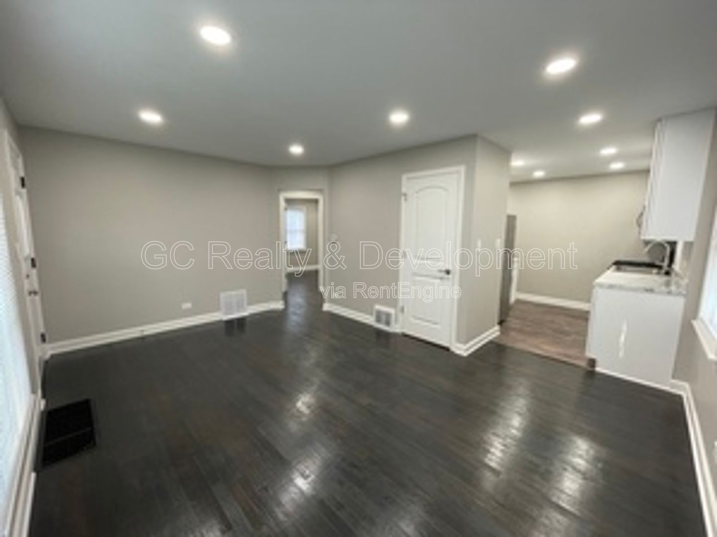*** DOWNERS GROVE / COMPLETELY UPDATED RANCH / FULL BSMT / 2 CAR GARAGE *** property image