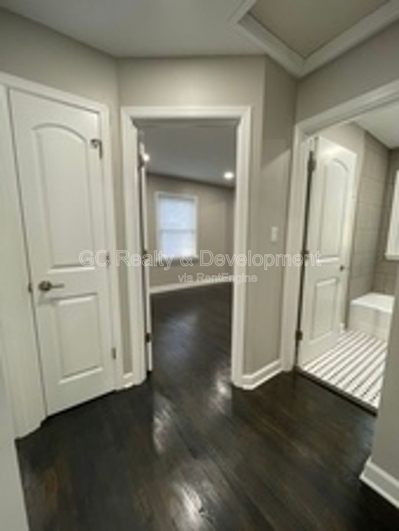 *** DOWNERS GROVE / COMPLETELY UPDATED RANCH / FULL BSMT / 2 CAR GARAGE *** property image