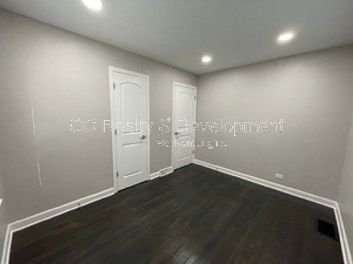 *** DOWNERS GROVE / COMPLETELY UPDATED RANCH / FULL BSMT / 2 CAR GARAGE *** property image