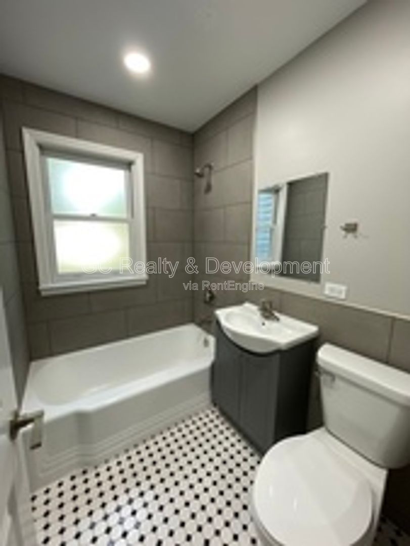 *** DOWNERS GROVE / COMPLETELY UPDATED RANCH / FULL BSMT / 2 CAR GARAGE *** property image
