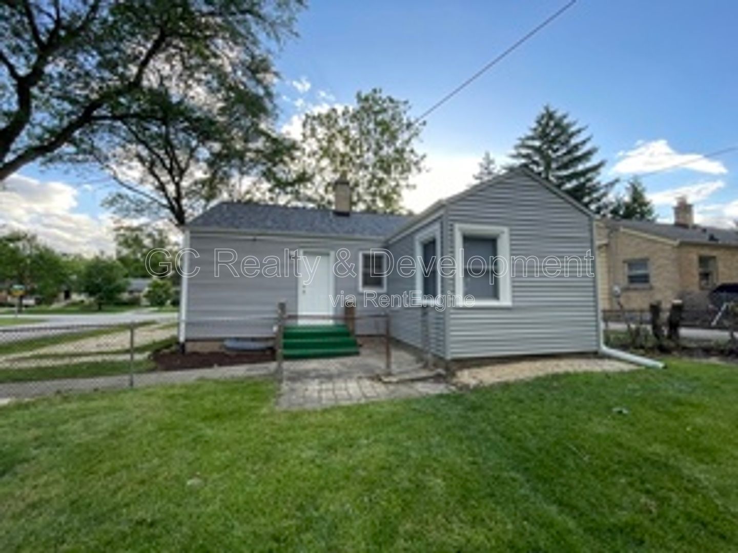 *** DOWNERS GROVE / COMPLETELY UPDATED RANCH / FULL BSMT / 2 CAR GARAGE *** property image