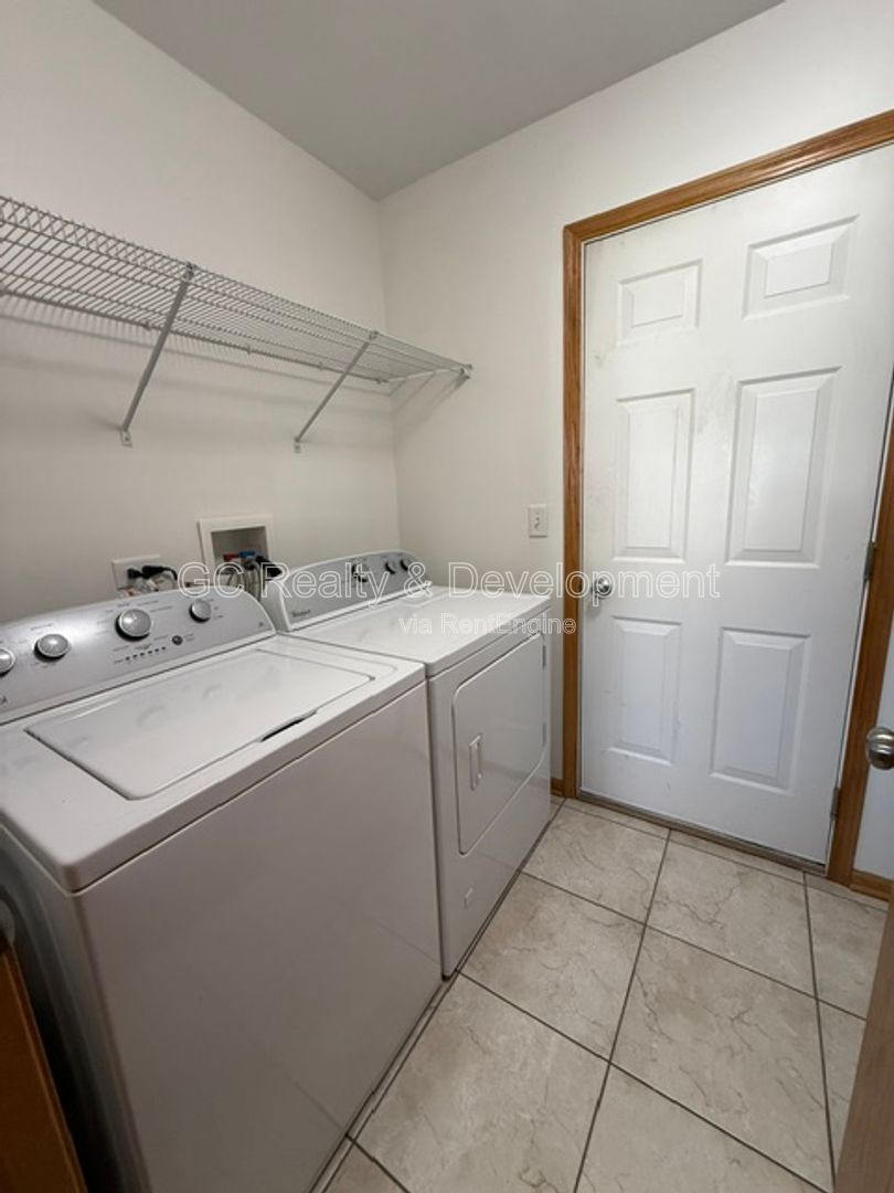 *** 3BR - 2.5BA / APPLIANCES INCLUDED / GARAGE / IN-UNIT LAUNDRY / PET FRIENDLY *** property image