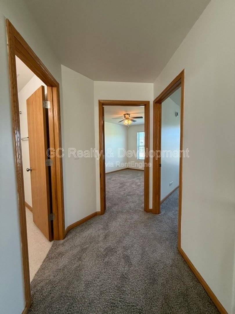 *** 3BR - 2.5BA / APPLIANCES INCLUDED / GARAGE / IN-UNIT LAUNDRY / PET FRIENDLY *** property image