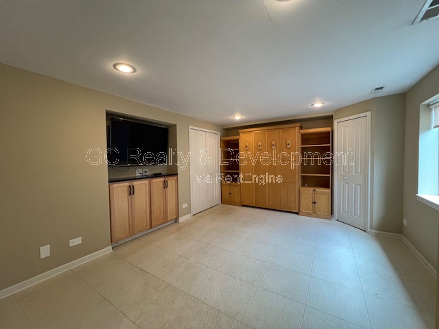***COMING SOON 8-1-26! / 3BDRM - 2.5BTH / END UNIT / SS APPLIANCES / 2ND FLOOR LAUNDRY / LOWER-LEVEL BONUS ROOM*** property image