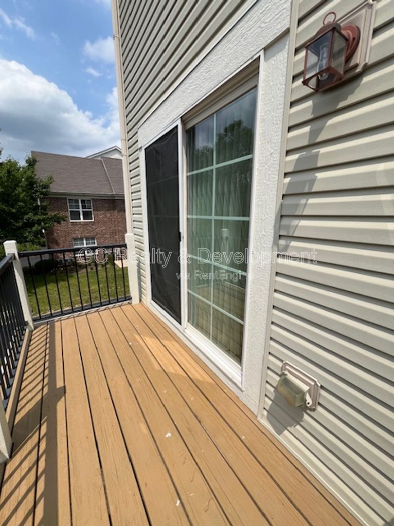 ***COMING SOON 8-1-26! / 3BDRM - 2.5BTH / END UNIT / SS APPLIANCES / 2ND FLOOR LAUNDRY / LOWER-LEVEL BONUS ROOM*** property image