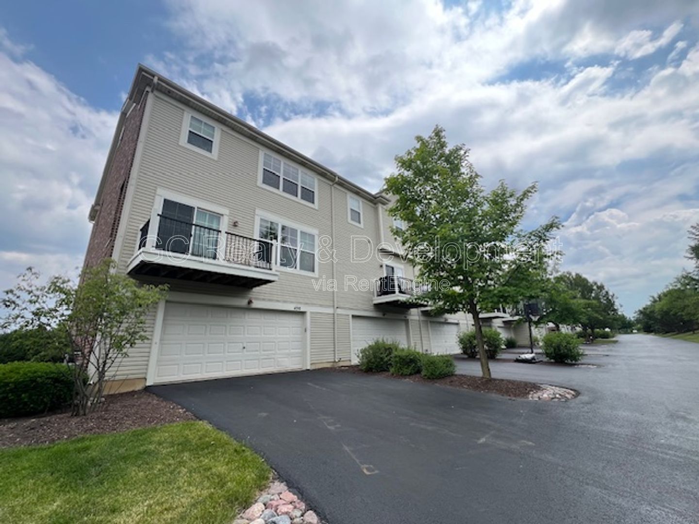 ***COMING SOON 8-1-26! / 3BDRM - 2.5BTH / END UNIT / SS APPLIANCES / 2ND FLOOR LAUNDRY / LOWER-LEVEL BONUS ROOM*** property image