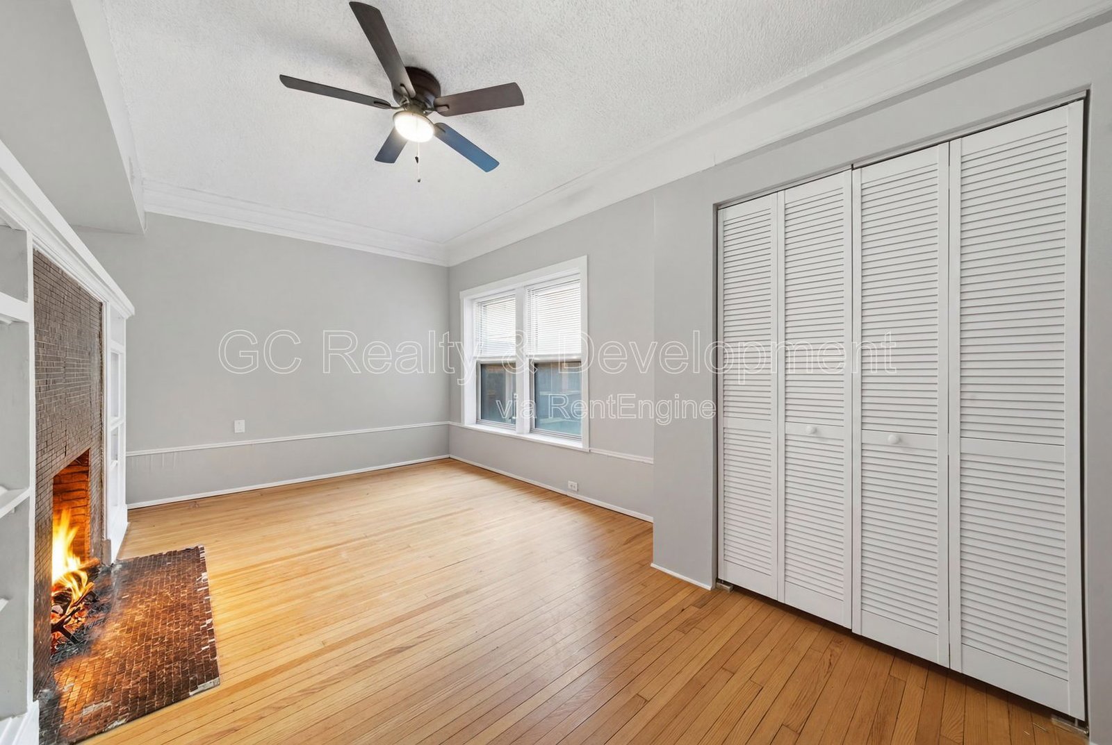 *** 2BR - 1BA / HARDWOOD FLOORS / LARGE CLOSETS / PET FRIENDLY / COMMUTER FRIENDLY *** property image