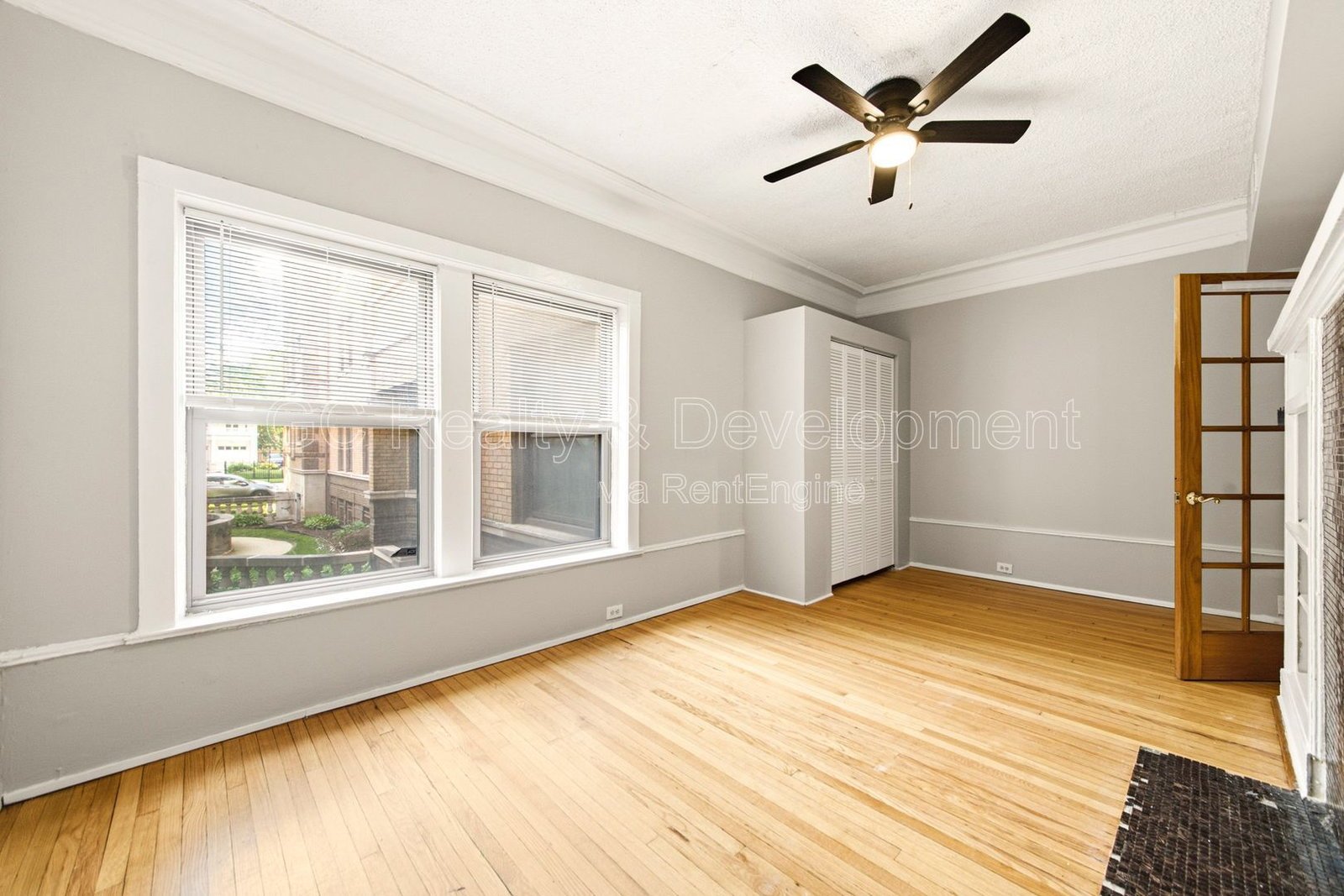 *** 2BR - 1BA / HARDWOOD FLOORS / LARGE CLOSETS / PET FRIENDLY / COMMUTER FRIENDLY *** property image