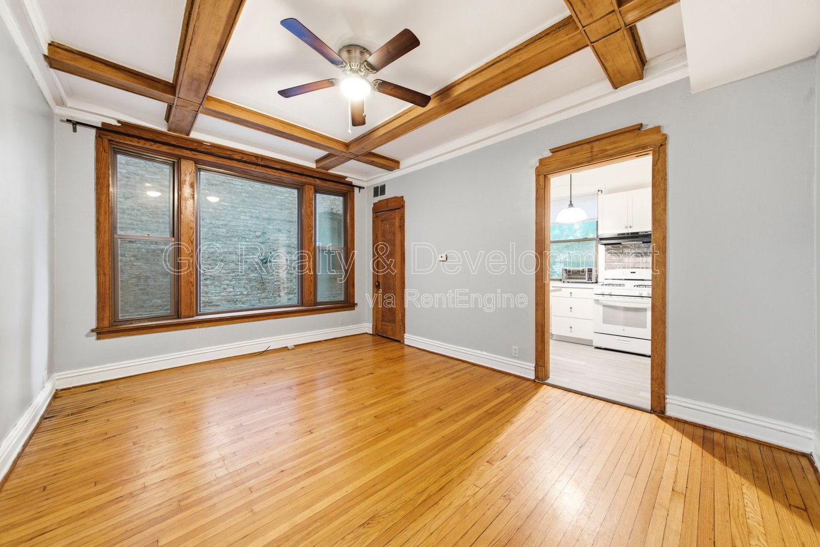 *** 2BR - 1BA / HARDWOOD FLOORS / LARGE CLOSETS / PET FRIENDLY / COMMUTER FRIENDLY *** property image