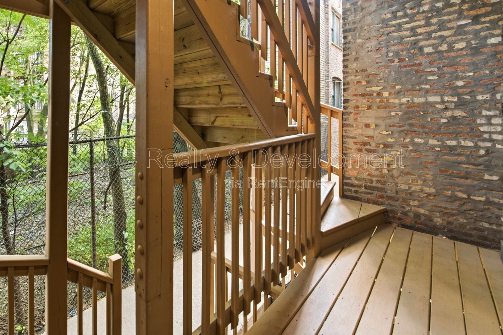 *** 2BR - 1BA / HARDWOOD FLOORS / LARGE CLOSETS / PET FRIENDLY / COMMUTER FRIENDLY *** property image
