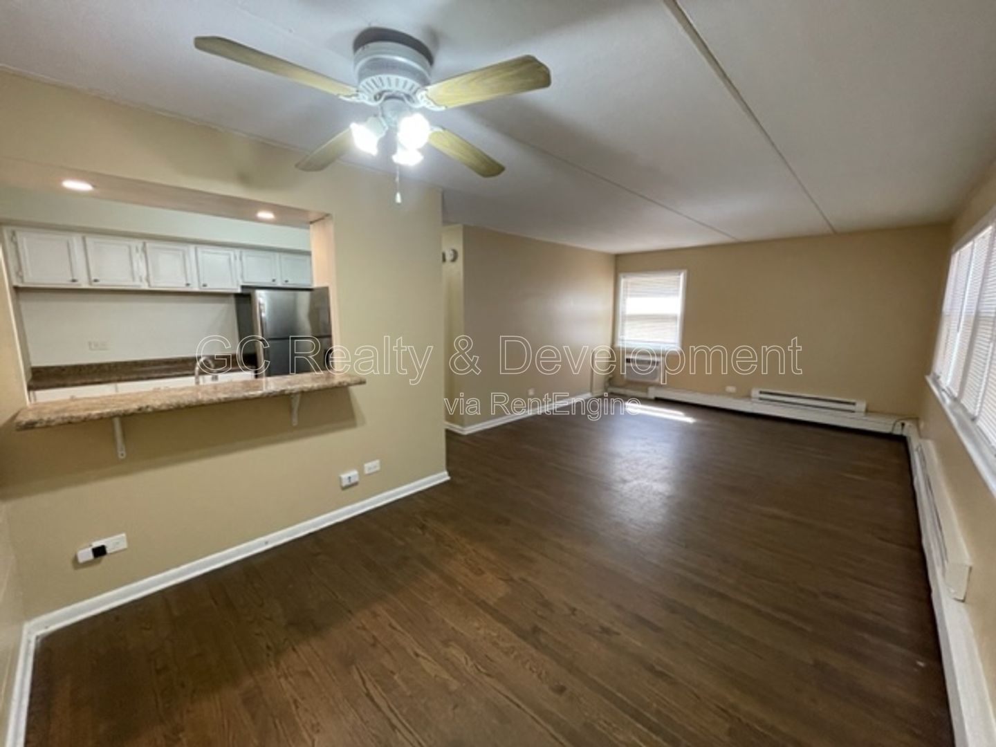 *** CRYSTAL LAKE LOCATION / 2BR-1BA / APPLIANCES INCL / TENANT ONLY PAYS ELECTRIC *** property image