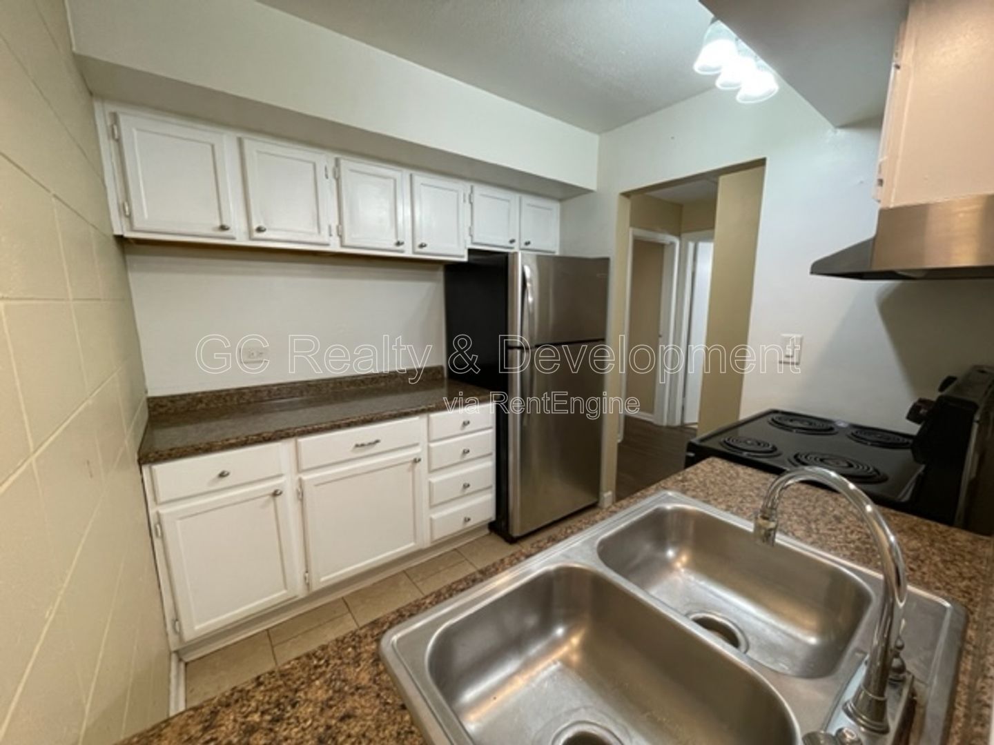 *** CRYSTAL LAKE LOCATION / 2BR-1BA / APPLIANCES INCL / TENANT ONLY PAYS ELECTRIC *** property image