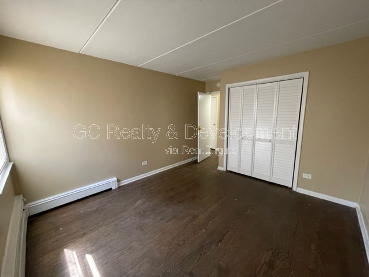 *** CRYSTAL LAKE LOCATION / 2BR-1BA / APPLIANCES INCL / TENANT ONLY PAYS ELECTRIC *** property image