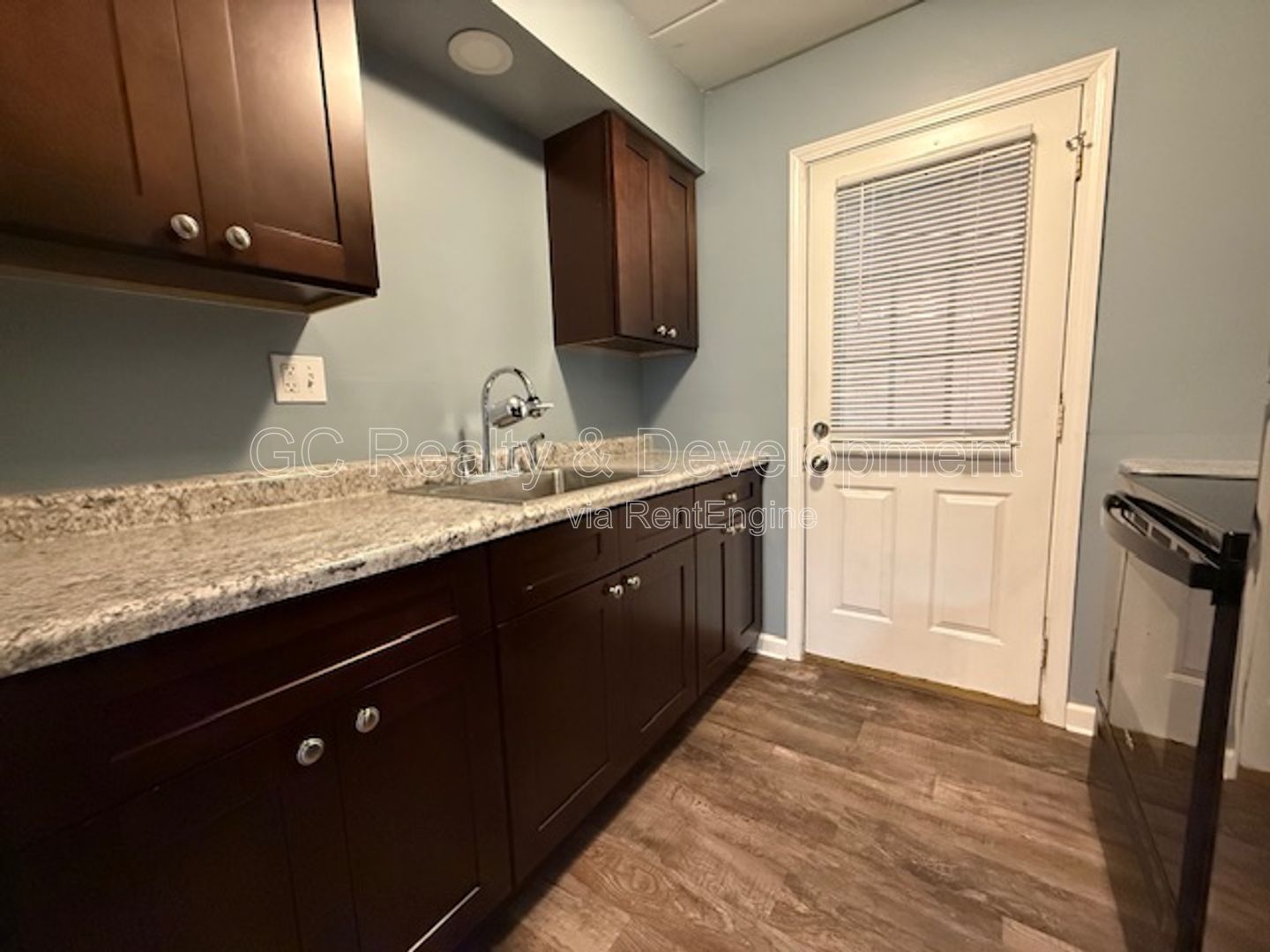 *** FULLY UPDATED / 1 BDRM / FIRST FLOOR UNIT / NEW APPLIANCES INCL / ONE PARKING SPACE*** property image