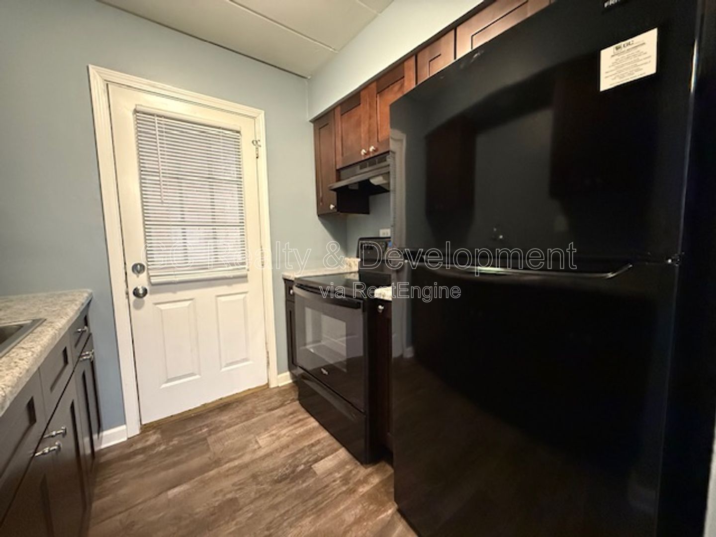 *** FULLY UPDATED / 1 BDRM / FIRST FLOOR UNIT / NEW APPLIANCES INCL / ONE PARKING SPACE*** property image