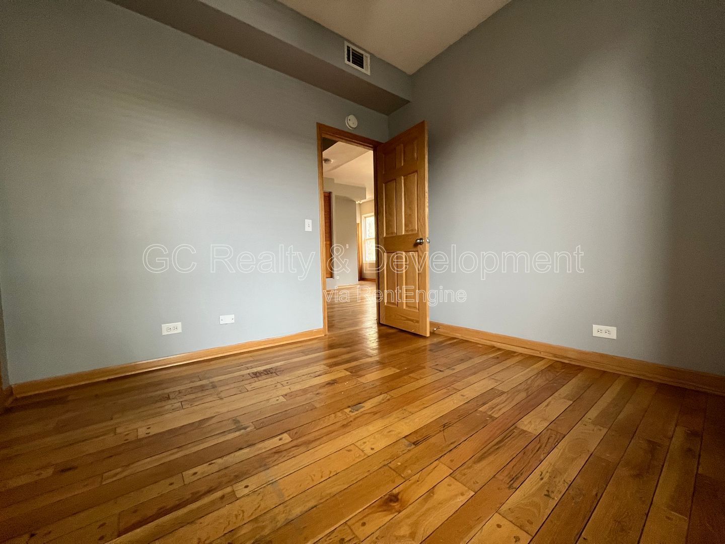 *** AVAILABLE 8/15/26! / LINCOLN PARK LOCATION / 2 BDRM / SS APPL / WASHER & DRYER IN UNIT / PARKING SPACE INCL*** property image