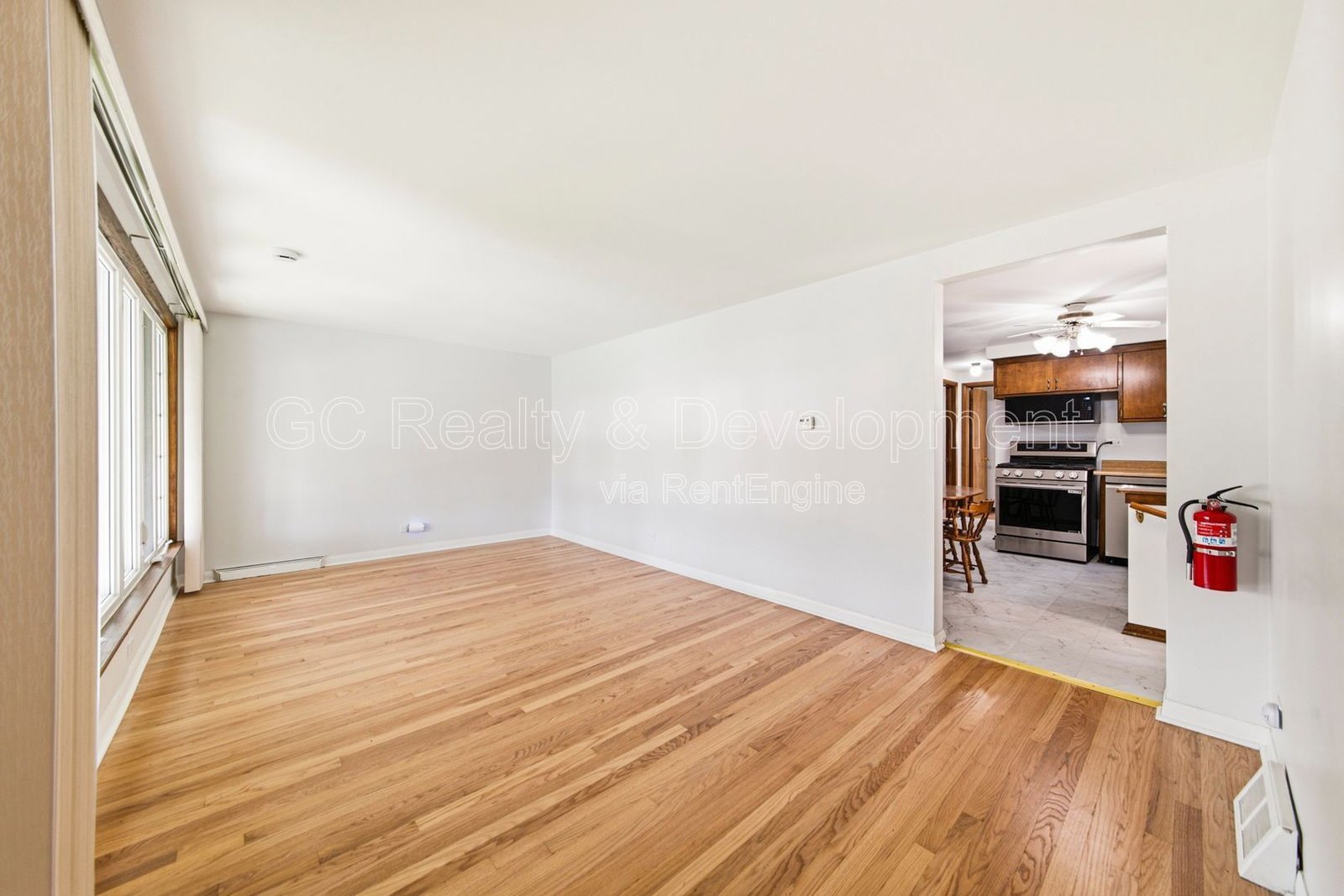 *** 3 BDRM - 2 BTH / CENTRAL AC / DETACHED GARAGE / IN UNIT LAUNDRY / PET FRIENDLY *** property image