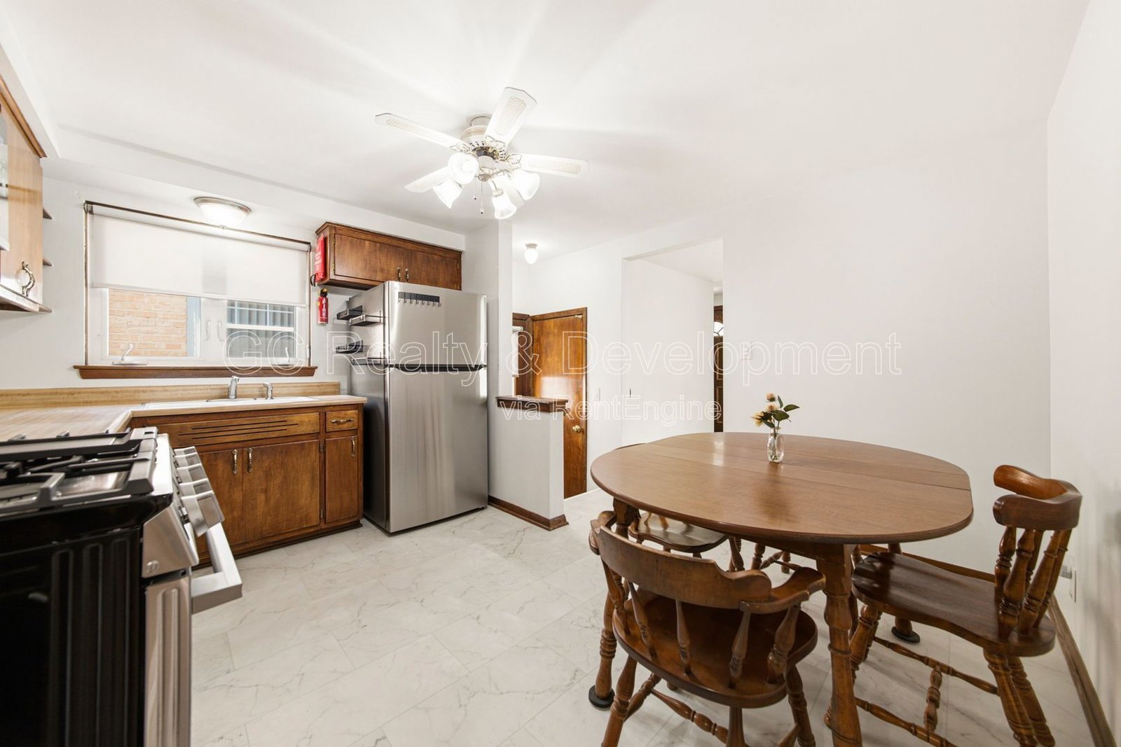 *** 3 BDRM - 2 BTH / CENTRAL AC / DETACHED GARAGE / IN UNIT LAUNDRY / PET FRIENDLY *** property image