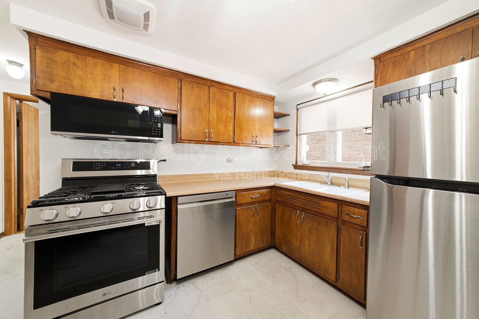 *** 3 BDRM - 2 BTH / CENTRAL AC / DETACHED GARAGE / IN UNIT LAUNDRY / PET FRIENDLY *** property image