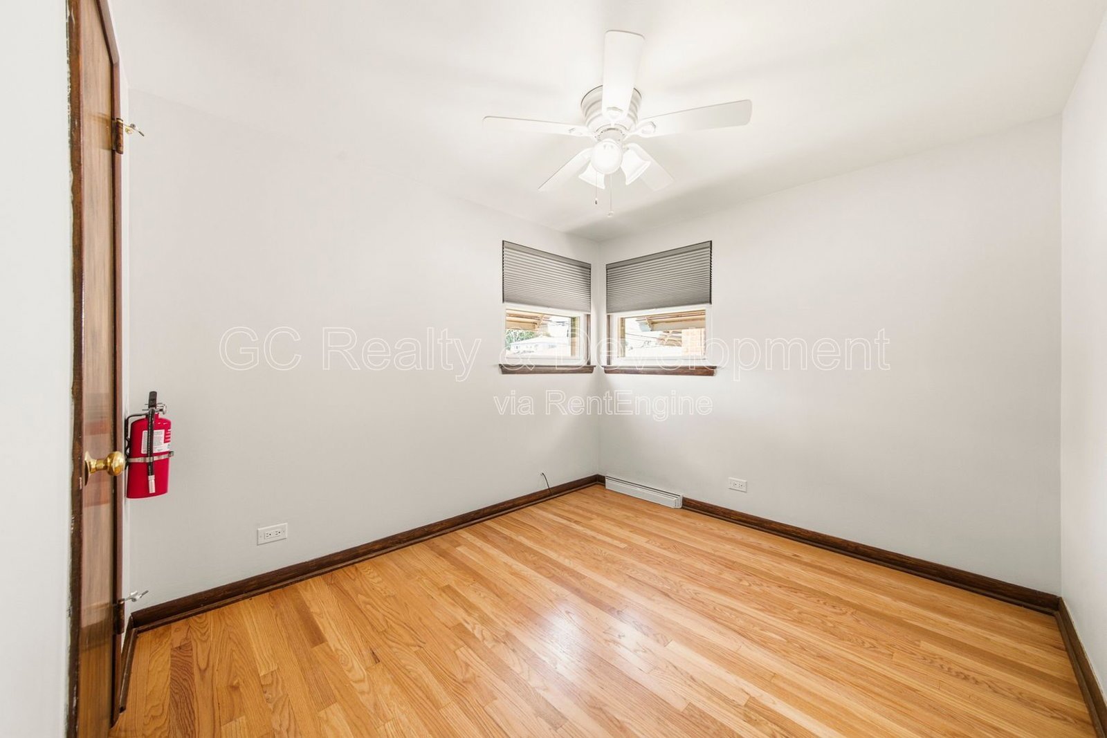 *** 3 BDRM - 2 BTH / CENTRAL AC / DETACHED GARAGE / IN UNIT LAUNDRY / PET FRIENDLY *** property image