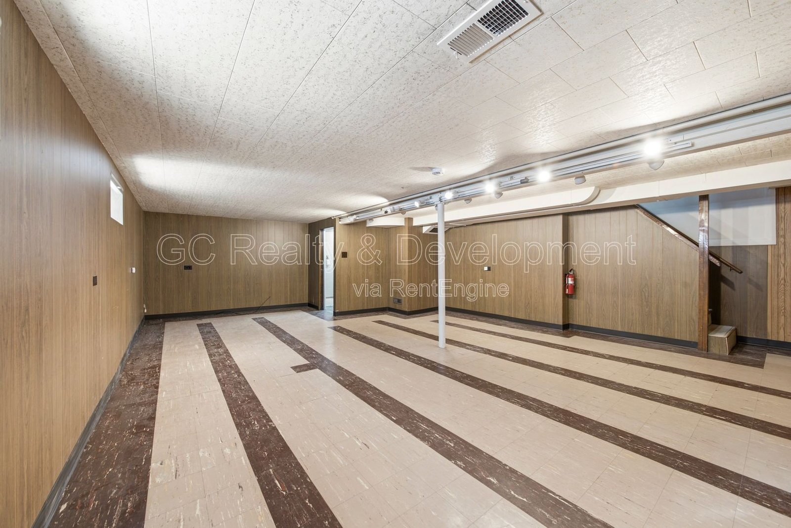 *** 3 BDRM - 2 BTH / CENTRAL AC / DETACHED GARAGE / IN UNIT LAUNDRY / PET FRIENDLY *** property image