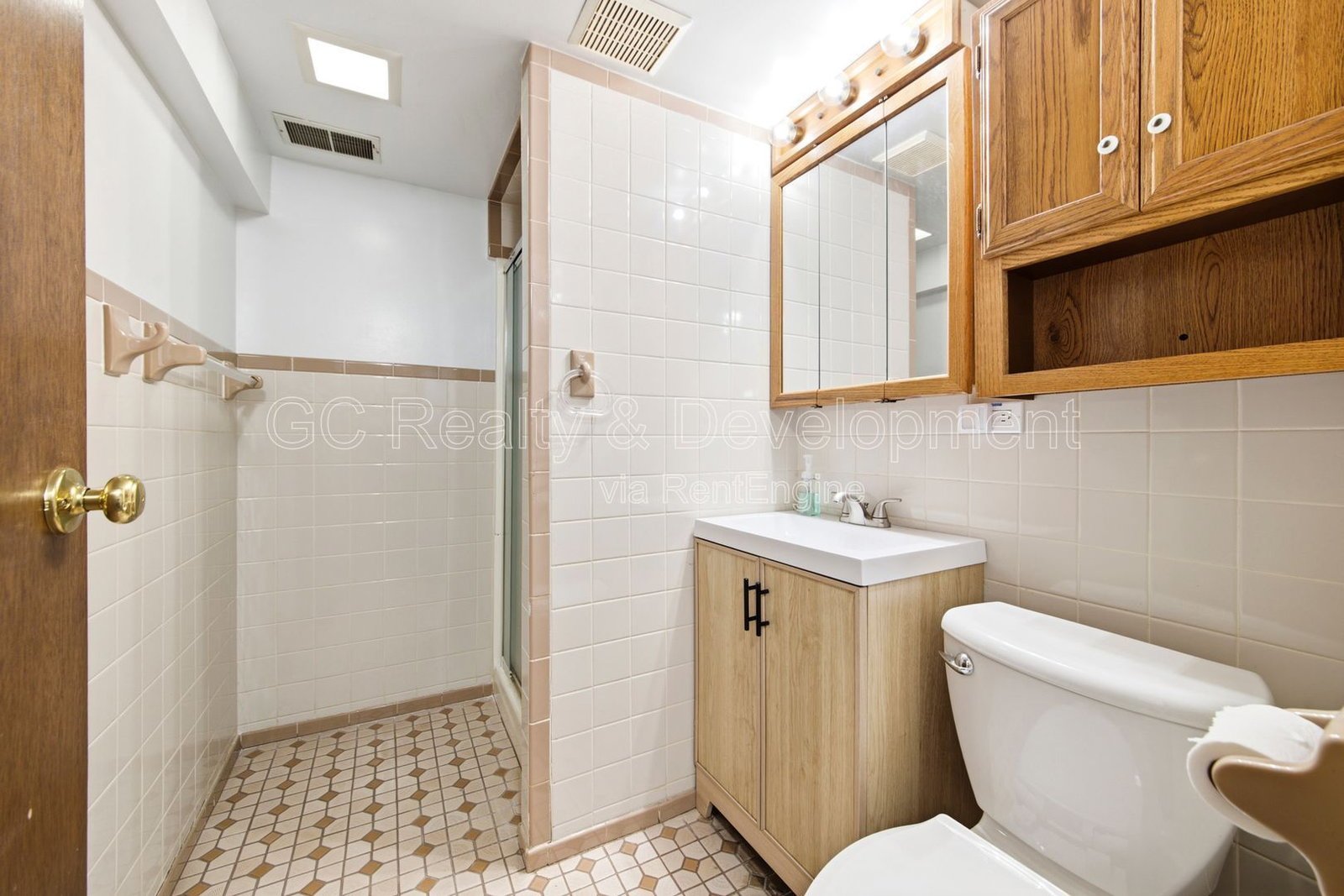 *** 3 BDRM - 2 BTH / CENTRAL AC / DETACHED GARAGE / IN UNIT LAUNDRY / PET FRIENDLY *** property image